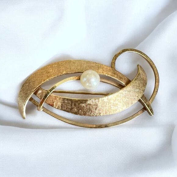 Vintage 1950s Van Dell 12k GF faux pearl brooch | eBay Vintage 1950s Van Dell 12k GF faux pearl brooch